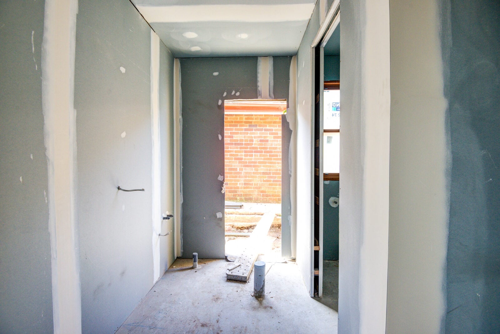 1_Tahlee_St_Burwood_TopShotMedia_61_2_fused Marble look tiles, beautiful bathroom with sink and tub